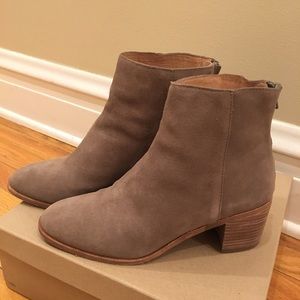 Like New! Suede ankle boots!
